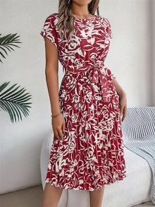 Plisseekleid mit Taillengürtel | Florales Muster | Elegante Silhouette – Blumen | Rot
