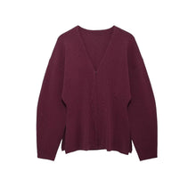 Strickjacke mit V-Ausschnitt | Schlichtes Design | Elegante Silhouette – Bourgogne