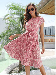 Norlina | Figurschmeichelndes Kleid mit Blumenmuster – Rosa