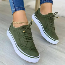 Isadora - Schicke Wildleder-Schnürsneaker mit Plateausohle | Plateau-Sneakers aus perforiertem Wildleder – Grün