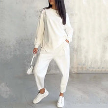 Eva™ Set mit asymmetrisch geschnittenem Sweatshirt und Jogginghose mit Taschen – Weiß