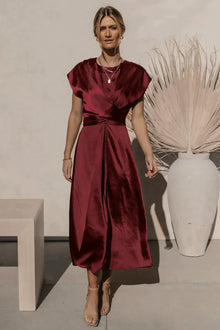 Damen Midikleid – Satin – Eleganter Schnitt mit Wasserfallausschnitt – Burgunderrot
