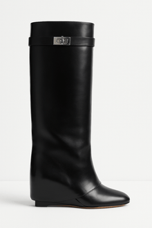 Felicia | Damen Elegante Stiefel mit Keilabsatz und spitzer Schuhspitze – Schwarz