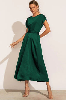 Quinlan  |  Elegantes Midikleid aus Satin – Smaragdgrün