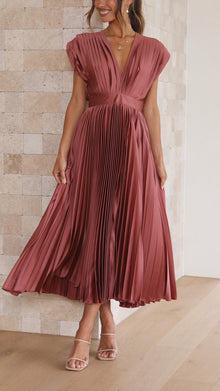 Alexis - Stilvolles Faltenkleid – ROSAROT