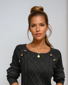 Strickpullover | Zopfmuster & Dekoknöpfe | Gemütlich & Chic – Schwarz