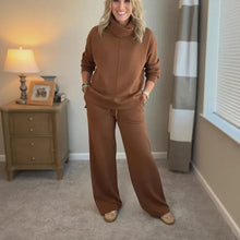 AlpenBliss™ - Set mit Thermischer Rollkragenbluse und Bequemer, Gerader Hose / Elegantes Design, das Sie Warm Durch die Kalte Jahreszeit Begleitet – Braun