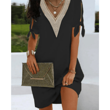 Sommerkleid mit V-Ausschnitt | Zierkante | Schleifenärmel – Schwarz