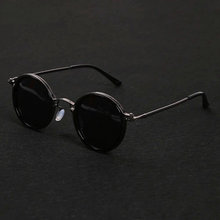 Mette | Zeitlose Runde Sonnenbrille – Schwarz / Schwarz