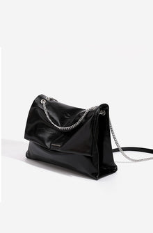 Damen-Umhängetasche mit Überschlag und Metallkette – Schwarz