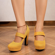 VelouraStep™ – Elegante Damen Pumps mit Retro-Design & Blockabsatz – Gelb
