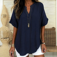 Maya™ Bluse mit Zart Gerundetem Saum und V-Ausschnitt mit Cut-out – Dunkelblau