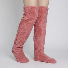 (KAUF 1, ERHALTE 2 GRATIS) Veloura™ Premium Kuschelsocken aus Weichem Plüschstoff – Pink