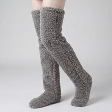 (KAUF 1, ERHALTE 2 GRATIS) Veloura™ Premium Kuschelsocken aus Weichem Plüschstoff – Haselgrau