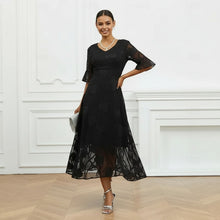 Celira™ Kleid mit Raffiniertem Floral-Design – Schwarz