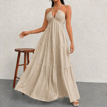 Marielle™ Kleid mit Halterneck-Ausschnitt und Zarter Bindung – Beige