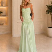 Roselle™ Kleid Mit Floralen Applikationen Und Elegantem Fall – Grün