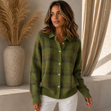 Saint Claire™ Premium-Strickjacke mit Karomuster – Grün