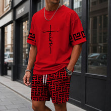 Zweiteiler Roven™ mit oversized T-Shirt und gemusterter Shorts / Moderner Streetwear-Look mit hohem Tragekomfort. – Rot