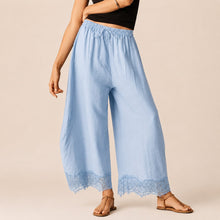 Hose Vallena™ mit Spitzenbesatz am Saum und Elastischem, Verstellbarem Bund – Blau