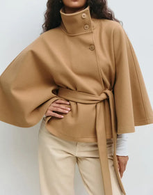 Felicia | Damen Frühjahrs Cape-Mantel mit Gürtel und Stehkragen – Khaki