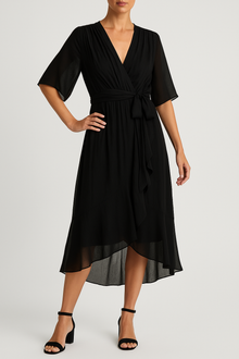 Yalina – Leichtes V-Ausschnitt Wickelkleid mit Asymmetrischem Saum – Schwarz