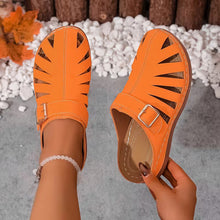 Alvena – Flache Sandalen mit Geschlossener Zehenpartie Ausschnitt Und Schnalle – Orange