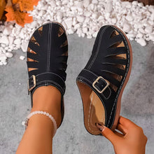 Alvena – Flache Sandalen mit Geschlossener Zehenpartie Ausschnitt Und Schnalle – Schwarz