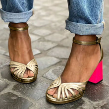 Soise  | Klassische Sandalen mit Knöchelriemen und offener Zehenpartie – Golden