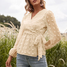 Athena |  Langärmelige Bluse mit V-Ausschnitt aus Spitze – Aprikose