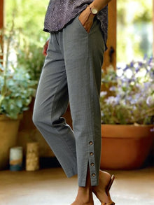 Bellamy - Knöchellange Hose mit Knopfdetail – Grau