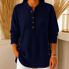 Jocelyn - Ein gemütlicher Damenpullover mit Knopfdetails – Marineblau