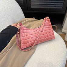 Schultertasche in Kroko-Optik | Kompakt & Elegant | Edler Hingucker – Dunkel rosa