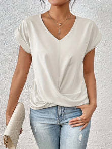 Lunara | Feminines T-Shirt mit Herzschnitt – Weiß