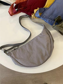 Geschwungene Damen-Umhängetasche mit verstellbarem Riemen – Clémence – Grau