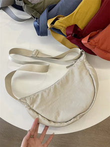 Geschwungene Damen-Umhängetasche mit verstellbarem Riemen – Clémence – Weiß