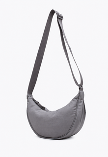 Nylon-Umhängetasche für Damen in Halbmondform mit verstellbarem Riemen – Camille – Grau