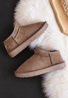 Flache Winterstiefeletten in Wildlederoptik – Nolia – Kaffee