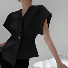 Alva - Figurbetontes Top mit asymmetrischem Design – Schwarz