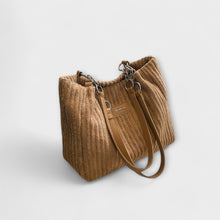 Malva – Weiche Schultertasche aus Velours – Braun