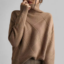 Barbara | Damen Oversized Winterpullover mit Muster und Rollkragen – Kamel