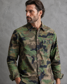 Herrenhemd im Camouflage-Look mit langen Ärmeln und Brusttasche – Orsen – Militärgrün (Tarnfarbe)