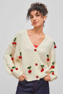 Lockerer Strickcardigan mit V-Ausschnitt und Kirschapplikationen – Frieda – Beige