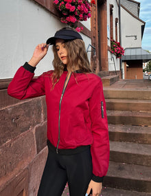 Kurze Bomberjacke für Damen mit Satin-Optik – Vianne – Rot