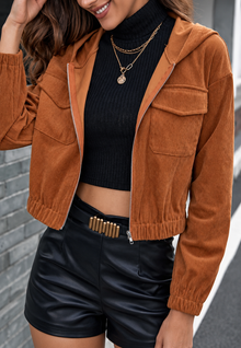 Kurze Cordjacke für Damen mit Kapuze und Pattentaschen – Nalia – Kaffee