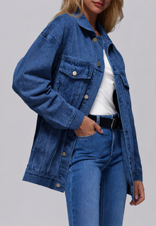Lange Oversize-Jeansjacke für Damen mit Patten-Taschen – Eira – Marineblau