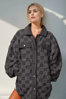 Karierte Teddyjacke | Oversize Fit | Druckknopfverschluss – Schwarz