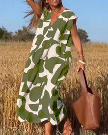 NAOMI | Gestreiftes Maxikleid mit V-Ausschnitt und A-Linien-Schnitt für einen Urlaubslook – Grün