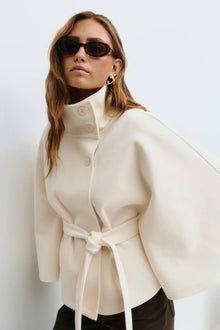 Damen Cape-Mantel mit Stehkragen und Gürtelbindung – Beige