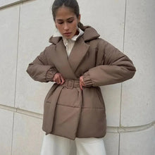 Damen Gesteppte Pufferjacke mit Gürtel breitem Kragen und gerippten Bündchen – Kamel